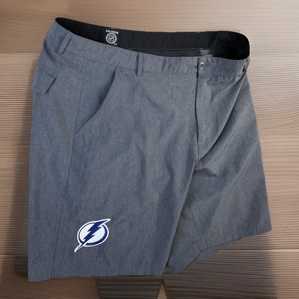 NHL Calhoun Shorts Men Sz L 8" Inseam Tampa Bay Lightning Flat Front‎ Gray